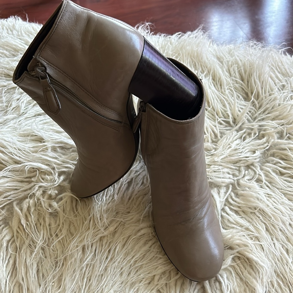 Tory Burch Bowie Leather Taupe Heeled Ankle Booties - 9